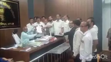 सावनेर: प्रवीण गायकवाड यांच्यावरील हल्ल्याच्या निषेधार्थ उपविभागीय कार्यालय येथे अनेक सामाजिक संघटनेतर्फे निवेदन