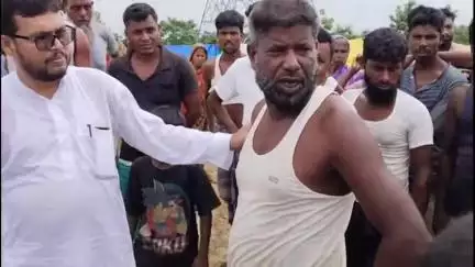 মাটিয়া: আশুডুবিৰ উচ্ছেদিত ৰাইজক আৰক্ষীয়ে দুৰ্ব্যৱহাৰ কৰা বুলি অভিযোগ ৰাইজৰ