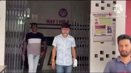 পশ্চিম যোৰহাট: প্ৰসংগ-যোৰহাটৰ হানি ট্ৰেপিং ঘটনা, অন্যতম অভিযুক্ত নন্দ কিশোৰ মুণ্ডাই জামিন লাভ কৰাৰ পাছত আজি সদৰ থানাত হাজিৰ হয়