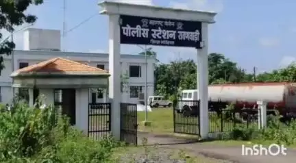 गोंदिया: जास्त वकील बनतोस का म्हणत तरुणावर ब्लेडने वार, दासगाव येथील घटना; तिघा तरुणांवर रावणवाडी पोलिसात गुन्हा नोंद