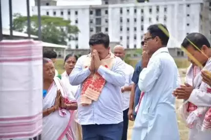 বাক্সা: তামুলপুৰত বৰ নামঘৰত শংকৰদেৱ মঞ্চ তথা সমূহীয়া ভৱন নিৰ্মাণৰ আধাৰশিলা স্থাপন বিটিআৰ প্ৰধান প্ৰমোদ বড়োৰ