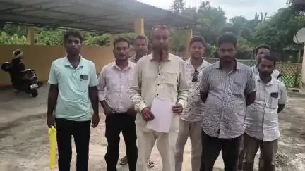 মাটিয়া: দুধনৈ-কৃষ্ণাই নদীৰ পৰা চোৰাংকৈ বালি সৰবৰাহ কৰা দুস্কৃতিকাৰীৰ বিৰুদ্ধে ব্যৱস্থা গ্ৰহণৰ বাবে জিলা আয়ুক্তক অভিযোগ ৰাইজৰ