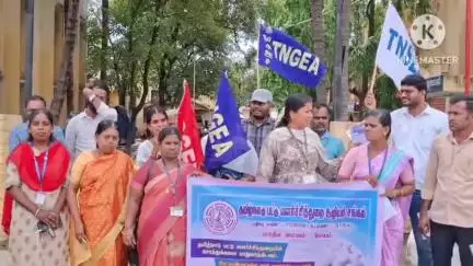 வாணியம்பாடி: கோணாமேடுவில் பட்டு வளர்ச்சிதுறையின் சொத்துகளை பாதுகாக்க கோரி, அலுவலகம் முன் கண்டன ஆர்ப்பாட்டத்தில் ஊழியர்கள்