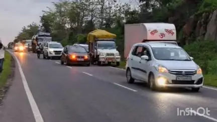 पीपलखूंट: पीपलखूंट के पास टायर फटने से ट्रेलर हुआ अनियंत्रित, 2 किलोमीटर लंबा जाम लगा