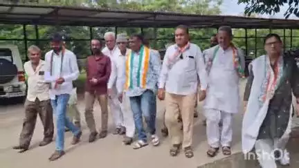 કેશોદ: શહેરના ગ્રામ્ય વિસ્તારના રસ્તાની બિસ્માર હાલતને લઈને ડેપ્યુટી કલેક્ટર કચેરી ખાતે કોંગ્રેસ દ્વારા આપવામાં આવ્યું આવેદન પત્ર