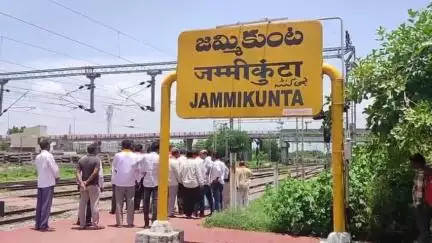 జమ్మికుంట: పట్టణంలోని రైల్వే స్టేషన్ ను స్థానిక BJP శ్రేణులతో కలిసి సందర్శించిన బిజెపి పార్టీ జిల్లా అధ్యక్షుడు గంగాడి కృష్ణారెడ్డి