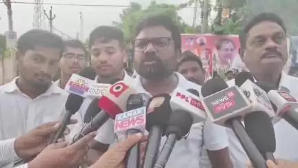 ନୂଆପଡା: ବାଲେଶ୍ୱର ଛାତ୍ରୀଙ୍କ ଆତ୍ମାହୁତି ଉଦ୍ୟମ ଘଟଣାରେ ଖଡିଆଳ ଥାନା ଛକରେ କଂଗ୍ରେସର ଧାରଣା, ପ୍ରତିକ୍ରିୟା ରଖିଲେ ଆବାହକ