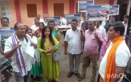 କଟକ ପୌରାଞ୍ଚଳ: କୃଷକ ବଜାର ଅଞ୍ଚଳର ଘରୋଇ ହସ୍ପିଟାଲରେ ଜୀବନ୍ତ ରୋଗୀଙ୍କୁ ମୃତ ଘୋଷିତ କରିଥିବା ପ୍ରତିବାଦରେ ସୁଭାଷ ସଙ୍ଗଠନ ପକ୍ଷରୁ କରାଗଲା କୋକେଇ ଯାତ୍ରା