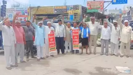 बहादुरगढ़: ऑल इंडिया किसान खेत मजदूर संगठन के कार्यकर्ताओं ने प्रीपेड मीटर के खिलाफ पूरे प्रदेश में किया विरोध प्रदर्शन
