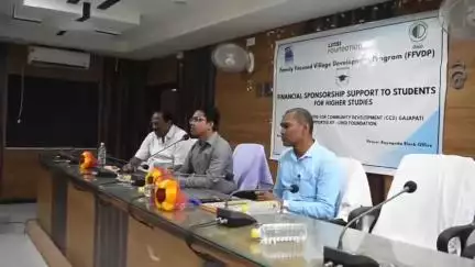 ପାରଳାଖେମୁଣ୍ଡି: ବ୍ଳକ ସଭା ଗୃହରେ ସିସିଡି ତରଫରୁ ରାୟଗଡ ବ୍ଲକର ୨୯ ଜଣ ଅସହାୟ ଛାତ୍ରଛାତ୍ରୀଙ୍କୁ ଶିକ୍ଷା ସହଯୋଗ ଭାବରେ ଦଶ ହଜାର ଟଙ୍କାର ଆର୍ଥିକ ସାହାଯ୍ୟ