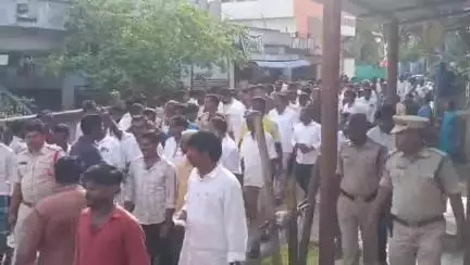 కూటమి ప్రభుత్వం మత్యకారులకు అండగా ఉంటుంది: పల్లం లో మంత్రి కొల్లు రవీంద్ర