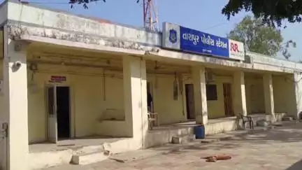 તારાપુર: વાલ્મિકવાસમાંથી વિદેશી દારૂ બીયરની 288 બોટલો સાથે બુટલેગર ઝડપાયો, 33600નો મુદામાલ કબજે થયો.