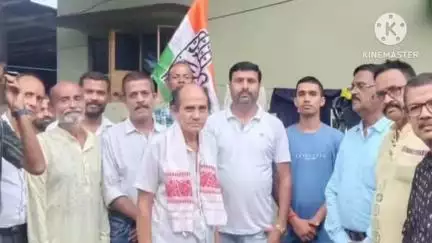 হোজাই: লামডিং পৌৰ ব্লক কংগ্ৰেছ কমিটিৰ তৰফৰ পৰা ৫নং ৱাৰ্ডত অবসৰ প্ৰাপ্ত ব্যক্তি সকলক বিধায়কৰ উপস্থিতিত সম্বৰ্ধনা