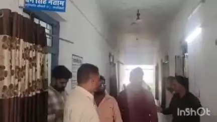 अंबिकापुर: सरगुजा जिले में मुआवजे के लिए किसान तहसील और अदानी के कार्यालय का चक्कर काट रहे हैं