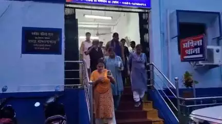 বর্ধমান ১: স্টার জলসা টেলিভিশন অভিনেত্রী কে আমিলা বাজার থেকে উদ্ধার করে বর্ধমান মহিলা থানায় নিয়ে এলো পুলিশ