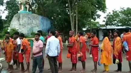 ନୂଆପଡା: ଶ୍ରାବଣ ପ୍ରଥମ ସୋମବାରରେ ପତ୍ରା ଦେମ୍ ମନ୍ଦୀରରେ ଭକ୍ତଙ୍କ ପ୍ରବଳ ଭିଡ
