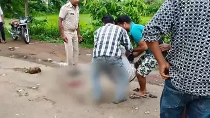 କୁଚିଣ୍ଡା: ନୂଆ ବସଷ୍ଟାଣ୍ଡ ପେଟ୍ରୋଲ ପମ୍ପ ଛକ ଠାରେ ଶ୍ରୀଲକ୍ଷ୍ମି ବସ ରେ ଚାପି ହୋଇ ଜଣେ ବ୍ୟକ୍ତି ଗୁରୁତର ଆହତ