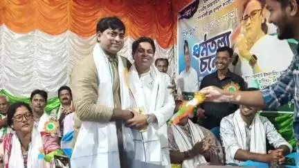 সাগরদিঘি: বৃষ্টিকে উপেক্ষা করেই ২১ শে জুলাই এর প্রস্তুতি সভায় ঝড় তুললেন ব্লক সভাপতি নূরে মেহেবুব আলম  সাগরদিঘির গোবর্ধন ডাঙ্গায়