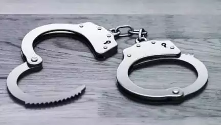 বারুইপুর: বেয়ানি মাদক সেবনের অপরাধে টং তলা থেকে ৩ ব্যাক্তি কে গ্রেপ্তার করলো পুলিশ