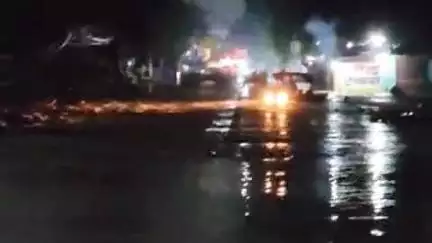 लाडपुरा: कैथून कस्बे में देर रात चन्द्रलोई नदी की पुलिया से ट्रैक्टर व चालक पानी में बहा, वीडियो आया सामने, पुलिस मौके पर पहुँची