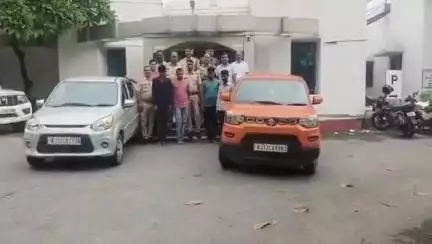 #Udaipur प्रताप नगर थाना पुलिस की बड़ी कार्रवाई
हाईवे पर खड़े ट्रकों से डीजल चुराने वाली गैंग का पर्दाफाश, पुलिस ने 4 आरोपियों को किया गिरफ्तार, आरोपियों से चोरी का डीजल किया बरामद, वारदात में उपयोग ली 2 कारे की जब्त... 
#LatestNews #Rajast