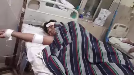 लाडपुरा: लाखेरी में ट्रक की टक्कर से वेन पलटी, मोहित और दिव्या गंभीर रूप से घायल, कोटा के MBS अस्पताल में भर्ती, उपचार जारी