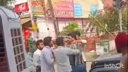बिजनौर: शक्ति चौक पर दबंगों और छात्रों के बीच हुई मारपीट, वीडियो हुआ वायरल