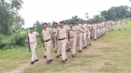 पुलिस कर्मियों को शारीरिक रूप से चुस्त दुरुस्त तथा अनुशासन बनाए रखने हेतु पुलिस केंद्र,सुपौल में परेड का आयोजन किया गया।