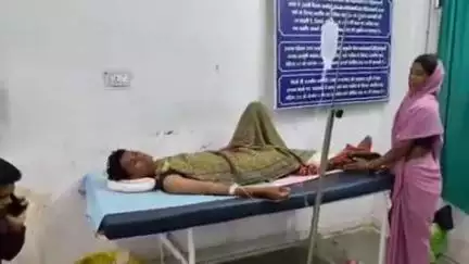 डिंडौरी: सलैया गांव में जेसीबी ने मोटरसाइकिल को मारी टक्कर, हादसे में युवक घायल, ज़िला अस्पताल में इलाज जारी