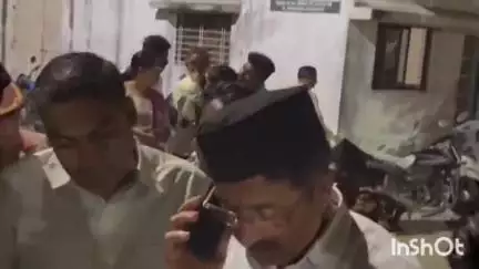 धामणगाव रेल्वे: परसोडी रोडवरील सुरू असलेली बेकायदेशीर मांस विक्री थांबवा, भाजपा युवा मोर्चा व नागरिकांचे आमदार अडसड यांना निवेदन