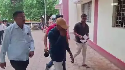 खंडवा नगर: बौद्ध विहार नगर में सट्टा लेते हुए युवक को पकड़ा, विशेष शाखा टीम की कार्रवाई