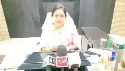 सिविल लाइन स्थित अधीक्षण अभियंता विद्युत प्रथम के कार्यालय में कर्मचारी जान जोखिम में डालकर कर रहे कार्य