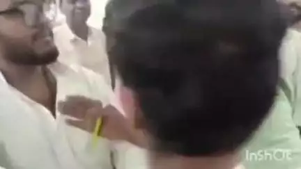 मुंगेर: सदर अस्पताल में नशे में घूम रहे सुरक्षा गार्ड को युवा जिला अध्यक्ष ने लगाई फटकार