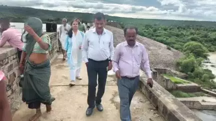 जौरा: जौरा शहर: पगारा डैम का जल स्तर बढ़ने पर एसडीएम और तहसीलदार ने किया डैम का निरीक्षण