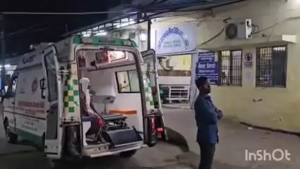 अंबिकापुर: अंबिकापुर में स्थित मेडिकल कॉलेज चिकित्सालय में अवैध तरीके से निजी एंबुलेंस का कब्जा बढ़ता जा रहा है