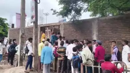 ಜಮಖಂಡಿ: ನಗರದ ನೂತನ ಶೌಚಾಲಯದಲ್ಲಿ ಯುವಕ ನೇಣಿಗೆ ಶರಣು