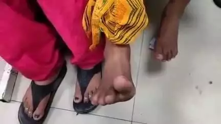 हाथरस: गांव सिथरापुर में मंदिर से दर्शन कर लौट रहे 6 वर्षीय मासूम बच्चे को सांप ने रास्ते में पैर पर काटा, परिजन लाए अस्पताल