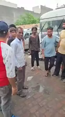 सिरसा: शहर की ऑटो मार्केट में चोरी करते हुए युवक को दुकानदारों ने पकड़ा, मचा हंगामा