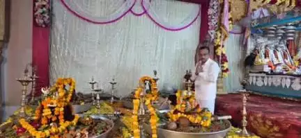 बाबई: माखन नगर: चातुर्मास में श्री दादाजी महाराज के 51 दिवसीय भव्य दरबार बखंड महायज्ञ कार्यक्रम में माखन नगर विधायक शामिल हुए