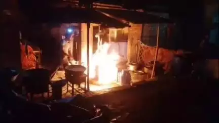 हमीरपुर: सुमेरपुर कस्बे में एक होटल में सिलेंडर में लगी आग, लोगों ने भागकर बचाई जान