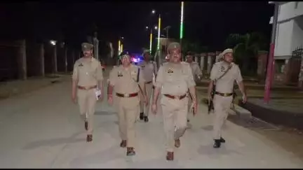 बड़ौत: ASP ने कांवड़ यात्रा के दृष्टिगत पुलिस बल के साथ कस्बा बड़ौत में की पैदल गश्त, संबंधित अधिकारियों को दिए आवश्यक निर्देश
