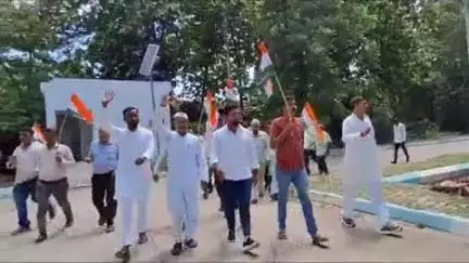 बलरामपुर: कांग्रेस पार्टी के प्रदेशाध्यक्ष पर मुकदमा दर्ज होने से कांग्रेसियों में आक्रोश, कलेक्ट्रेट में प्रदर्शन कर सौंपा ज्ञापन