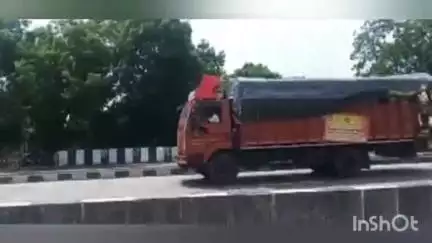 दर्यापूर: परतवाडा मार्गावरील काळे ले-आऊट जवळील पुलाला गेले तडे;ले-आऊट धारकाने पाणी वाहून नेणारा नाला केला बंद