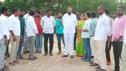పెద్దపల్లి: రేపు మంత్రుల రాకప్రభుత్వ జూనియర్ కళాశాల మైదానాన్ని పరిశీలించిన ఎమ్మెల్యే