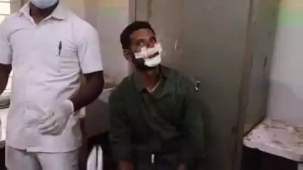 గుంతకల్లు: గుత్తి పట్టణంలోని అనంతపురం రోడ్డులో బైక్ అదుపు తప్పి బోల్తా, ఇద్దరికి తీవ్ర గాయాలు, అనంతపురంకు తరలింపు
