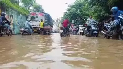 କେନ୍ଦୁଝର ସହର: ୨୦ନଂ ଜାତୀୟ ରାଜପଥ  ଶାଳପଡ଼ ସର୍ଭିସ ରାସ୍ତାରେ ଆଣ୍ଠୁଏ ଲେଖାଏ ପାଣି ଜମି ରହିଥିବାରୁ ଯାତାୟାତ ରେ ବାଧାପ୍ରାପ୍ତ#jansamasya