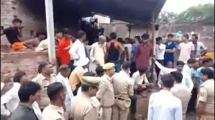 फर्रुखाबाद: ग्राम गुतासी में युवक ने फांसी लगाकर की आत्महत्या, पैंट पर लिखे सुसाइड नोट में पुलिस पर लगाए गंभीर आरोप