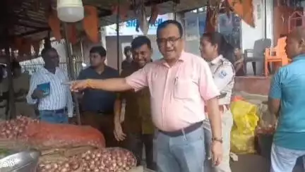 বারাবনী: কুলটির বরাকর ও নিয়ামতপুর সবজি বাজারে টাস্ক ফোর্সের অভিযান