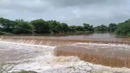 डूंगरपुर :-  दों नदी में जल का आवक जारी।