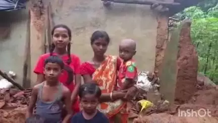 सरायकेला: लगातार बारिश से मुड़ाटांड में ढहा कच्चा मकान, पीड़ित परिवार ने प्रशासन से मुआवजे की गुहार लगाई